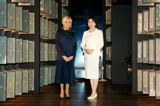 김혜경 여사 반가사유상, 로댕作 연상…佛브리지트 여사와 국중박 관람