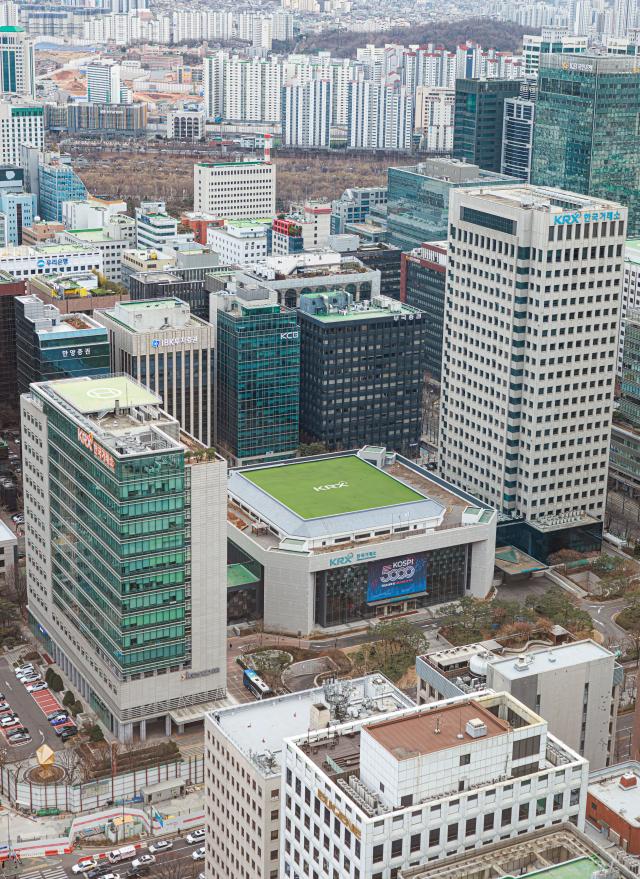 Koreas credit market show crunch signs as demand dries up 