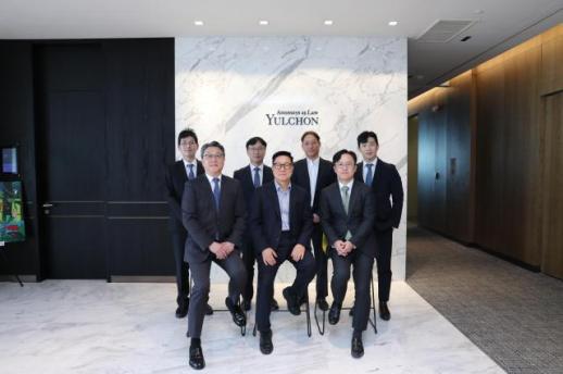 [로펌 핫스폿] 율촌 "선거 전후 정책 변화 분석해 기업 대응 전략 제공"
