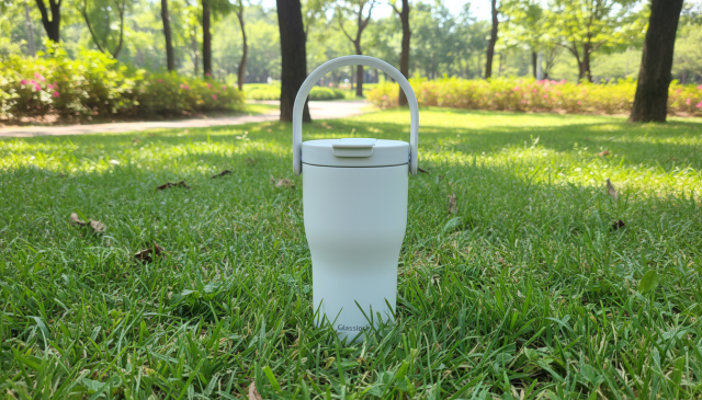 글라스락의 캐리 플로우 텀블러 각도 조절이 가능한 핸들이 있어서 들고 다니기 편하다 사진조현미 기자·미리캔버스