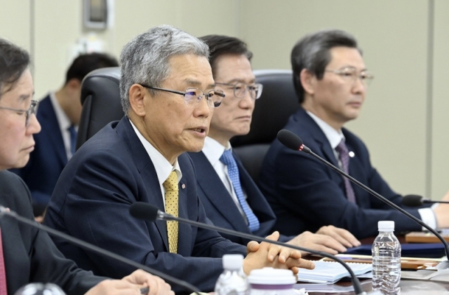 회의를 주재하는 김동철 한국전력 사장 사진한국전력