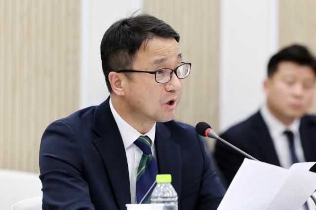 지난 1일 오후 전남 여수혁신지원센터에서 열린 더불어민주당 중동전쟁 경제대응 특별위원회의 간담회에서 한병도 원내대표가 모두발언을 하고 있다사진연합뉴스