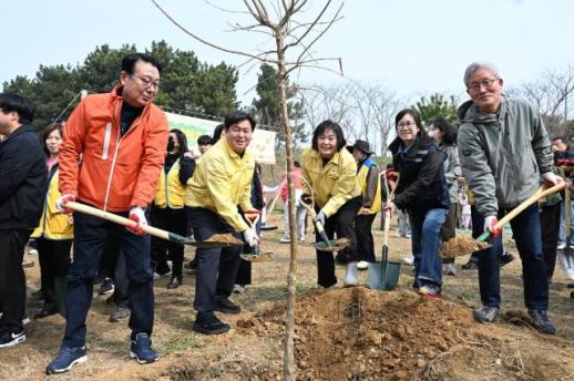 임병택 시흥시장, 시민·기업과 함께 행복의숲 키운다