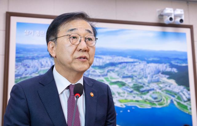 김윤덕 국토교통부 장관이 1일 국회에서 열린 국토교통위원회 전체 회의에서 법안 의결 인사말을 하고있다  202641 사진연합뉴스