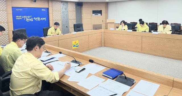 전라남도가 기상이변에 따른 집중호우에 선제적으로 대응하기 위해 본격적인 우기를 앞두고 시군과 함께 대대적인 재해 취약지역·시설 합동점검에 나선다사진전남도