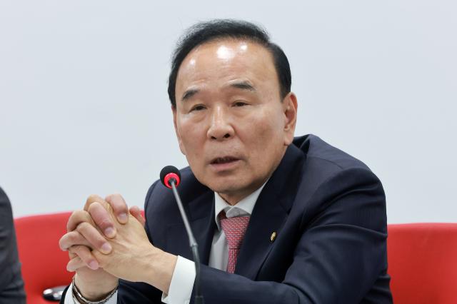 박덕흠 국민의힘 공천관리위원장이 지난 2일 서울 영등포구 여의도 중앙당사에서 열린 공관위 첫 회의에서 발언하고 있다 사진연합뉴스