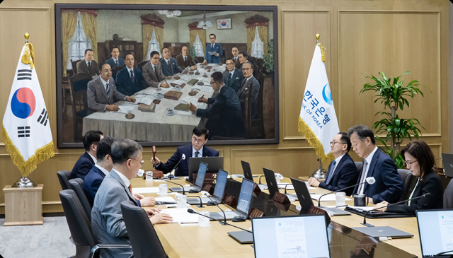 한국은행 이창용 총재가 주재하는 4월 10일 마지막 금융통화위원회에서는 기준금리 동결이 유력시 된다 사진한국은행 제공 