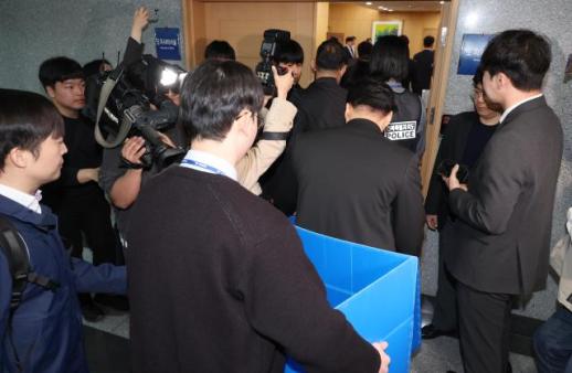 경찰, 전북도청 전격 압수수색...김관영 현금 살포 본격 수사