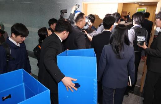 김관영 전북지사 현금 제공 의혹 강제수사…정치권 파장 어디까지 번지나