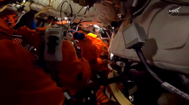 우주복 시험하는 아르테미스 2호 승무원들 사진미 항공우주국NASA 생중계 영상 갈무리