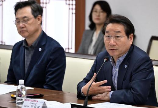 유정복, 근무여건·복지 개선 논의 본격화…불합리한 관행 개선할 것