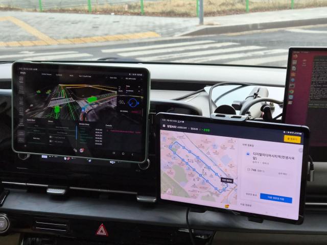 자율주행 A02 내부에서 보이는 주행 데이터 사진백서현 기자