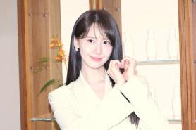 Girls Generation members shine in all-white suits