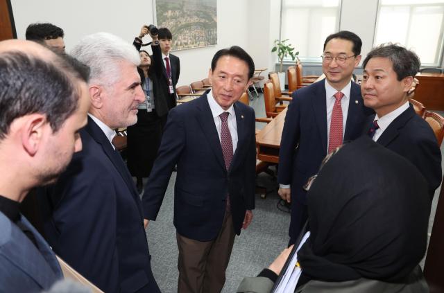 Saeed Koozechi Iran’s ambassador to South Korea greets National Assembly Foreign Affairs and Unification Committee Chair Kim Seok-ki of the People Power Party along with ruling and opposition floor members Kim Young-bae of the Democratic Party of Korea and Kim Gunn of the People Power Party at the National Assembly on March 25 2026 Yonhap 