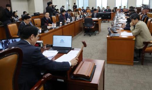 野 행안위 고유가 피해지원금, 소비쿠폰 또 다른 이름 불과