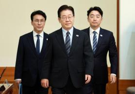 Lee set to meet ruling, opposition party leaders over lunch