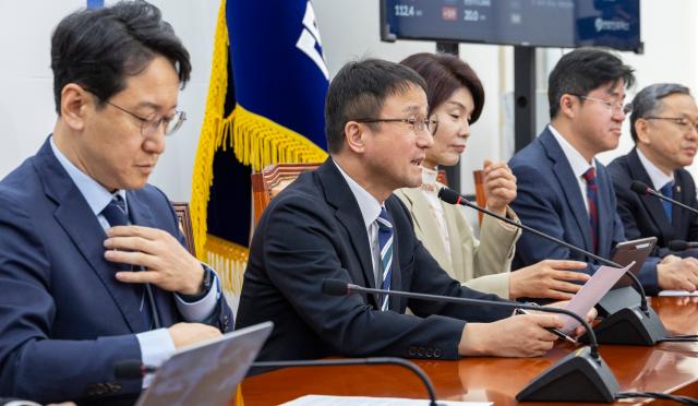 더불어민주당 한병도 원내대표가 7일 국회에서 열린 원내대책회의에서 발언하고 있다사진연합뉴스