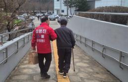 300여명 탄 한강유람선 강바닥에 걸려 멈춰