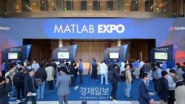 코엑스에 마련된 매스웍스의 데모 부스들 사진류청빛 기자