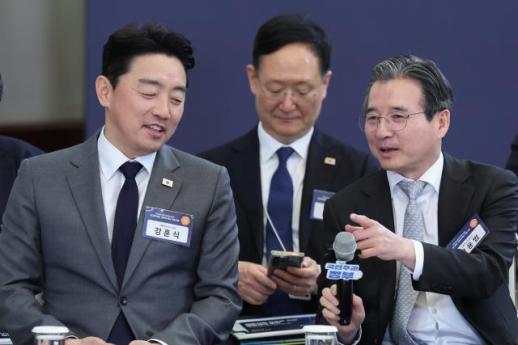 靑 2차 추경, 성급한 얘기…1차 추경 중 1조원은 국채 상환용