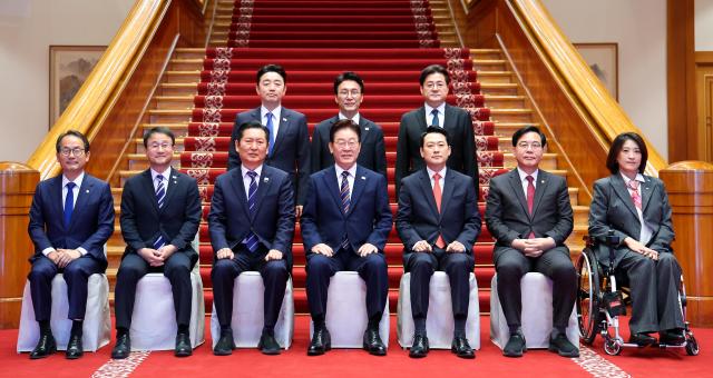 李在明会见朝野代表