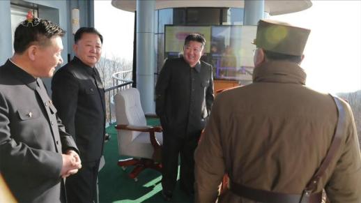 Norths Kim makes a rare approving remark on Souths Lee 