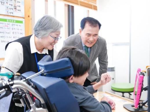 충남교육청, 보행재활로봇 시연…특수교육·의료지원 통합 강화