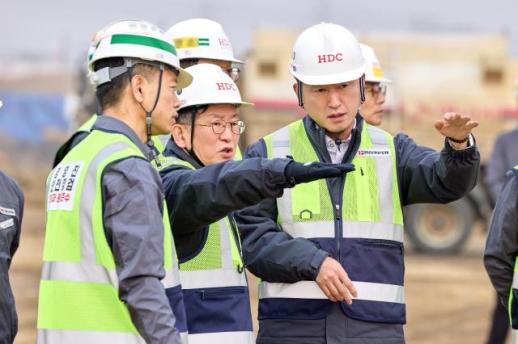 [데일리 건설 브리프] IPARK현대산업개발, 봄철 안전 강화를 위한 경영진 현장점검 진행 外