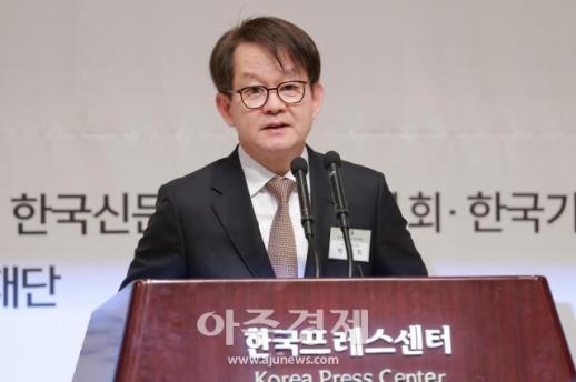 [포토] ​​​​​​​대회사 하는 박장희 한국신문협회장