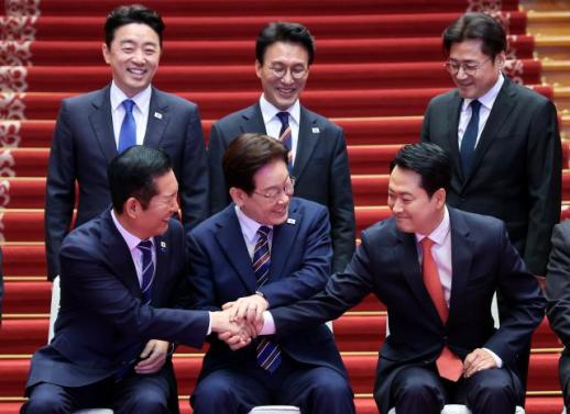 [사설] 빈손으로 끝난 여야정 회동, 협치의 끈마저 놓아선 안 된다