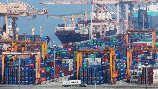 South Koreas account surplus hits record monthly high in Feb, surpasses $20b mark