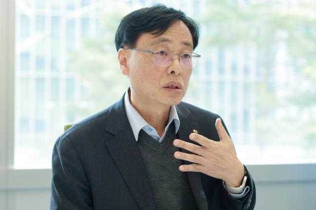 캡션에 주요 멘트 한 줄 부탁드립니다 정신동 kb경영연구소장 아주초대석 인터뷰사진유대길 기자 dbeorlf123ajunewscom