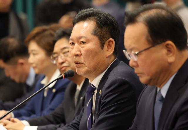 더불어민주당 정청래 대표가 8일 대구 북구 인터불고 엑스코 호텔에서 열린 현장 최고위원회의에서 발언하고 있다사진연합뉴스