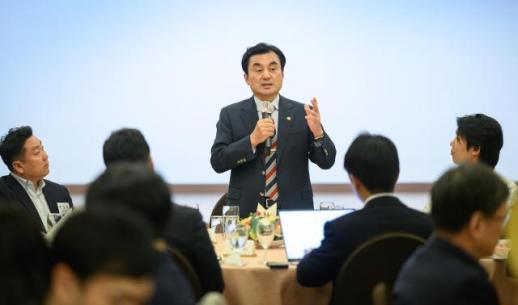 안규백 2+2 통합사관학교 검토...원칙은 지방 이전