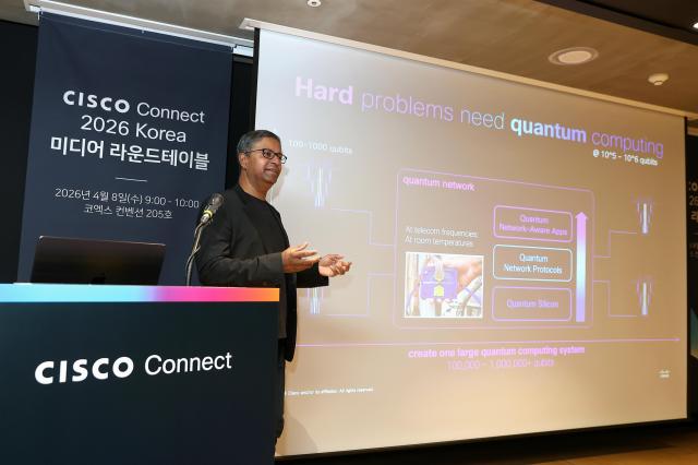 비조이 판데이 시스코 아웃시프트 수석 부사장  시스코 커넥트 2026 코리아에서 발표를 하고 있다
