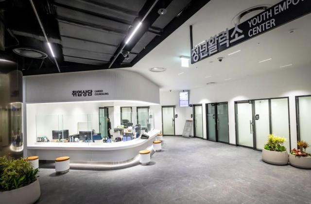 시울시청 지하1층 서울갤러리에 위치한 청년활력소 사진서울시 
