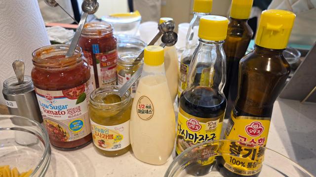 오뚜기 '오키친 스튜디오' 쿠킹 클래스에 사용된 오뚜기 제품들 [사진=김현아 기자]