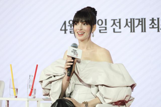 Actress Anne Hathaway poses at a press conference for the film The Devil Wears Prada 2 directed by David Frankel held at Four Seasons Hotel Seoul in Jongno-gu Seoul April 8 2026 AJP Han Jun-gu