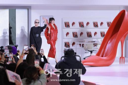 [포토] 한국 팬들 만나는 메릴 스트립·앤 해서웨이