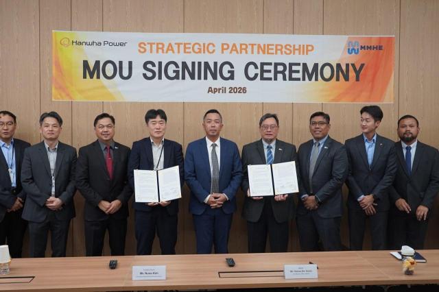 사진설명 1 4월8일 한화파워 부산사업소에서 양사가 MOU를 체결했다

좌 김형석 한화파워 선박솔루션사업부장
우 Mohd Nazir Mohd Nor MHB CEO
