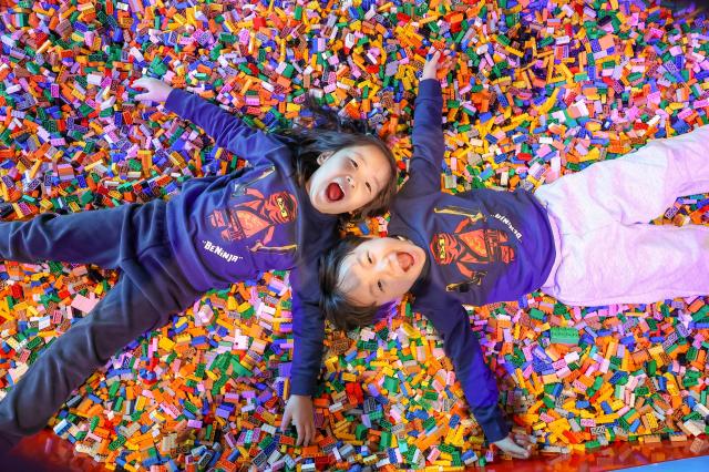 레고랜드 호텔 플레이 그라운드를 즐기는 아이들의 모습 사진레고랜드 코리아