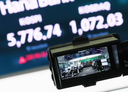 지난해 가계 여윳돈 270조 역대 최대… 사천피 돌파에 주식·ETF 샀다