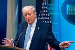 트럼프 이란 주변 美 전력 배치 유지…합의 미이행 시 사격