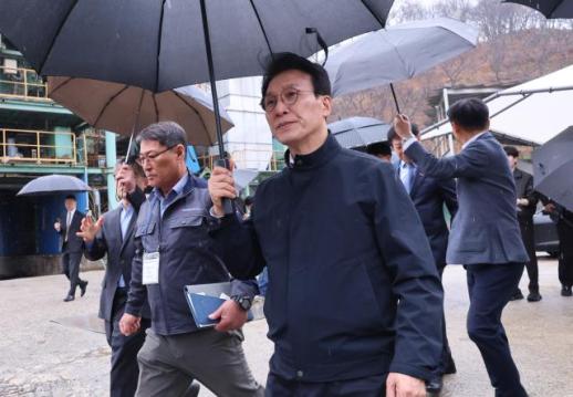 金총리 정유사 아스팔트 원가 공개 적극 검토…건설자재 수급 점검