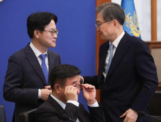 Seoul seeks clarity on Hormuz terms as fee risks grow