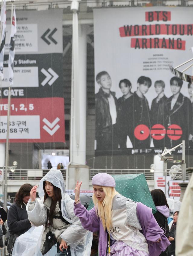 BTS draws global fans to rain-soaked Goyang as world tour kicks off