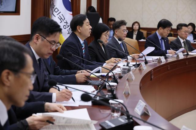 구윤철 부총리 겸 재정경제부 장관이 9일 서울 종로구 정부서울청사에서 열린 민생물가 특별관리 관계장관TF에서 발언하고 있다사진연합뉴스