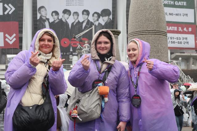 ARMYs pose for a photo before attending BTS WORLD TOUR ARIRANG IN GOYANG at Goyang Sports Complex in Daehwa-dong Ilsanseo-gu Goyang Gyeonggi Province April 9 2026 AJP Han Jun-gu