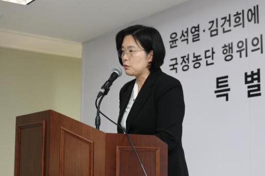 [데스크 칼럼] 김어준 유튜브에서 수사 브리핑한 특검 정상인가