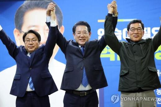 결선 사흘 앞두고 3자 결의 김영록 후보 함박 웃음